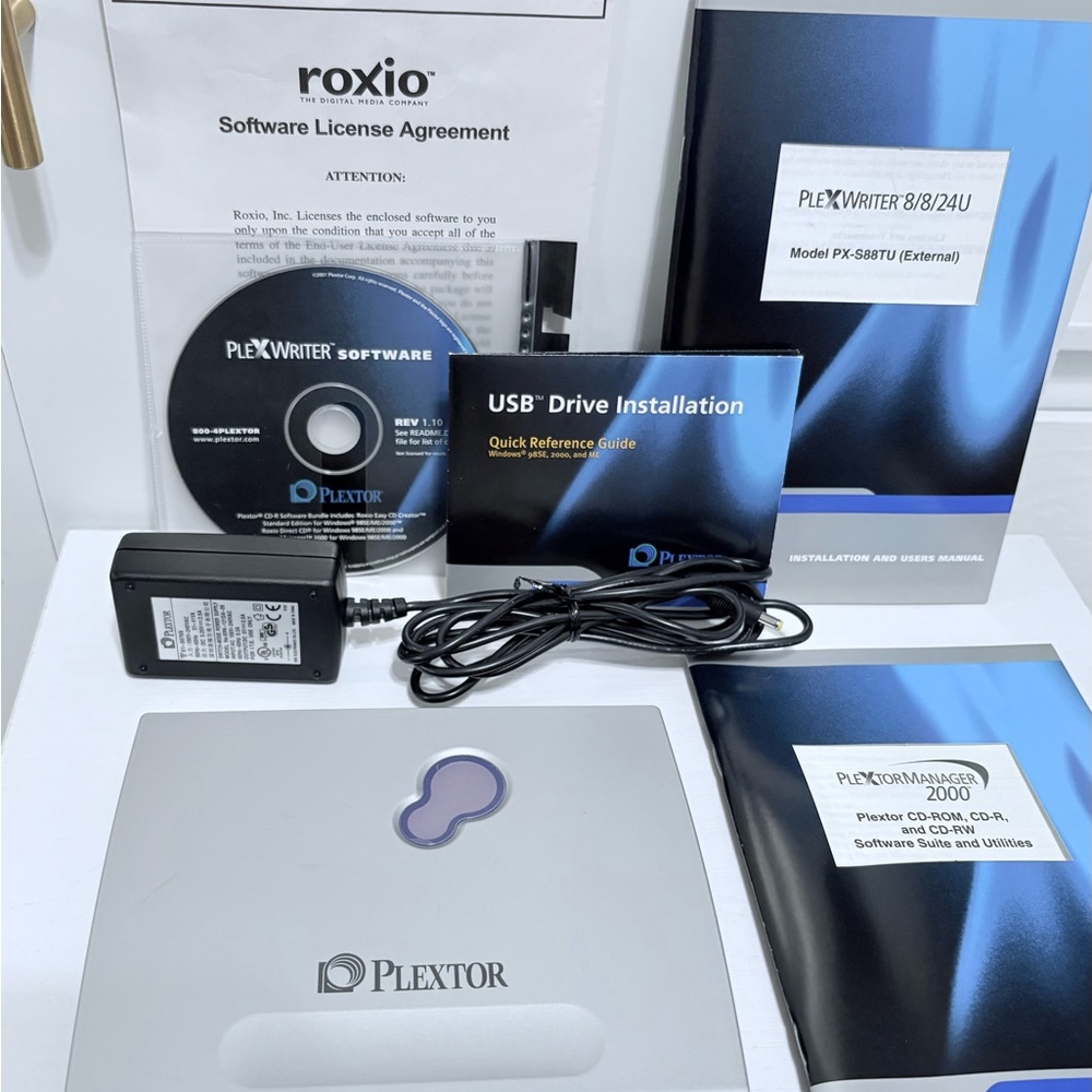 Plextor High Speed USB 2.0 Portable CD RW Mod PX-S88TU/SW